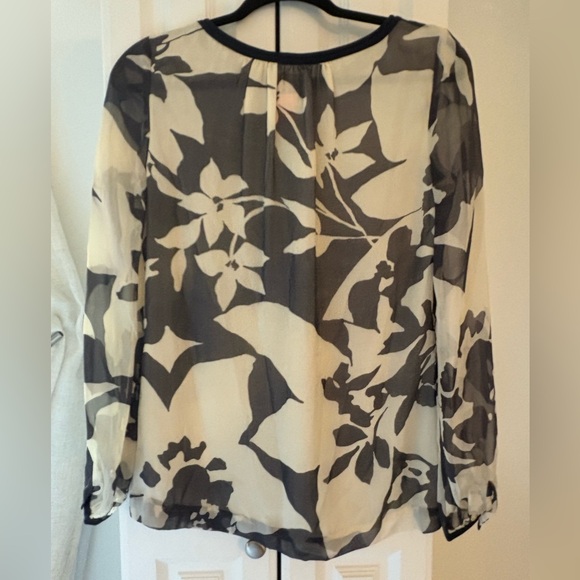 Tory Burch Gray and Cream Graphic Blouse with Peter Pan Collar Size 4 - Picture 2 of 7